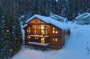 Ski-InandOut Mtn-View Home with Decks in Sandpoint!